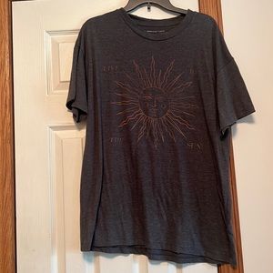 AEO Graphic Tee Size M